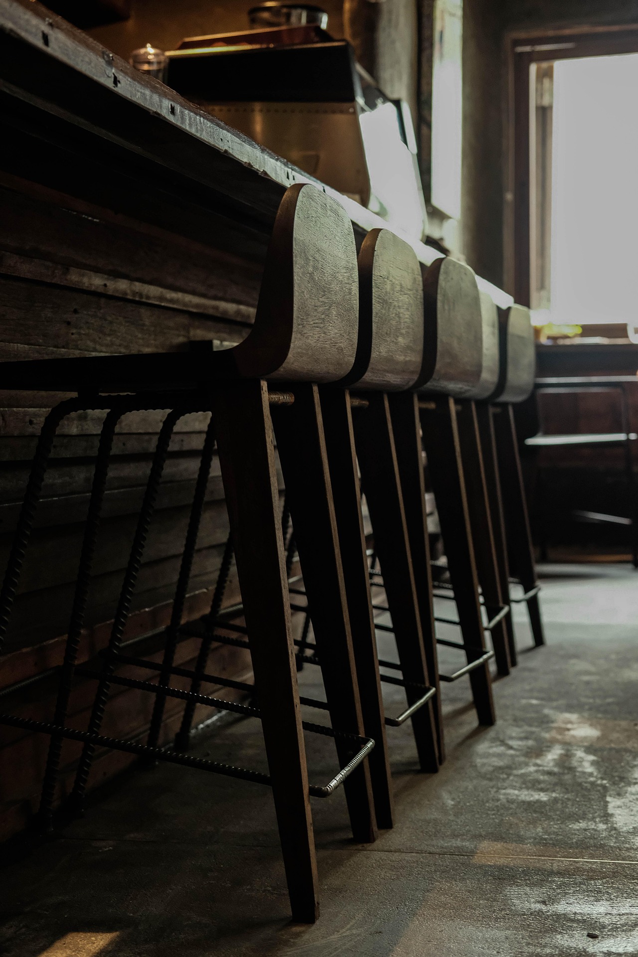 bar-stools-6875824_1920